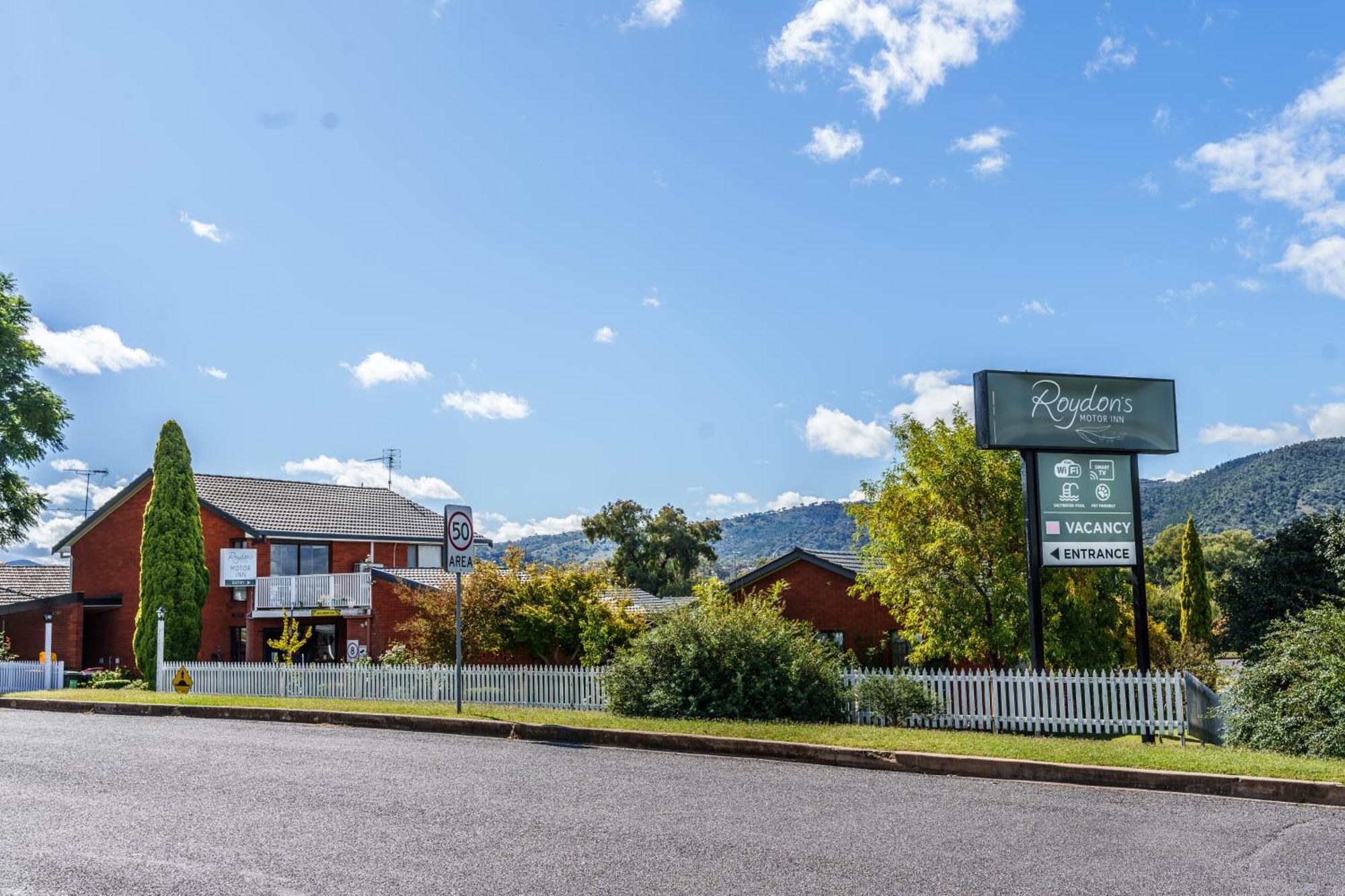 Roydons Motor Inn Tamworth Bagian luar foto