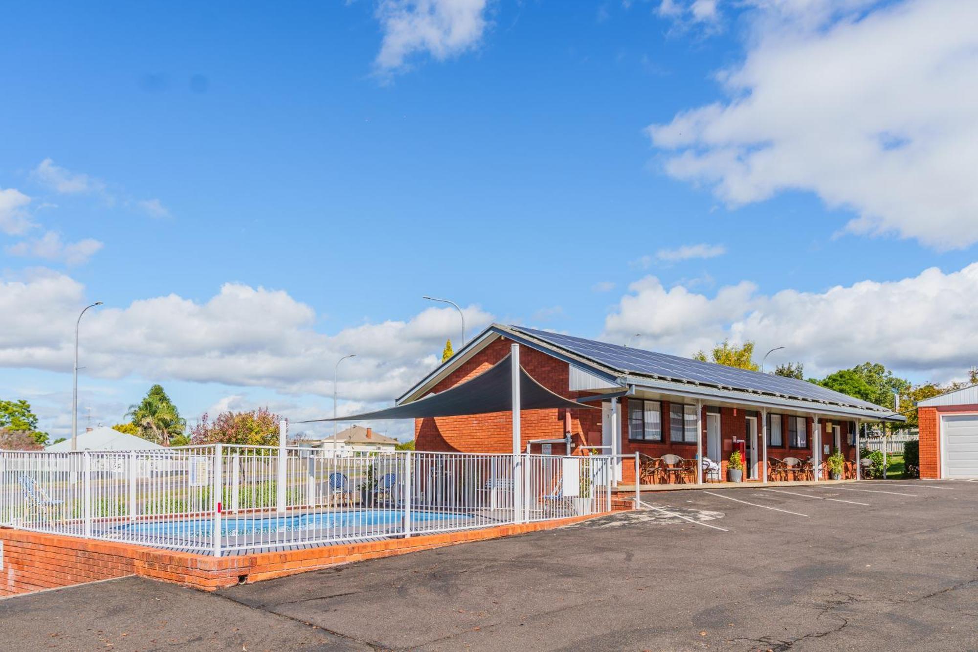 Roydons Motor Inn Tamworth Bagian luar foto
