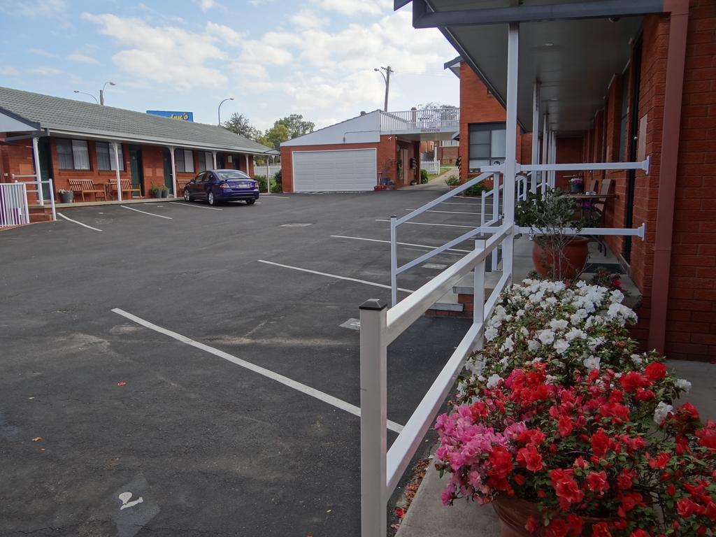 Roydons Motor Inn Tamworth Bagian luar foto