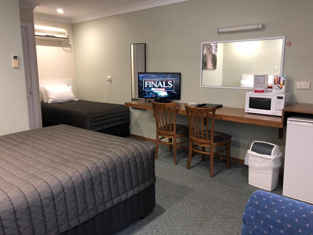 Roydons Motor Inn Tamworth Bagian luar foto