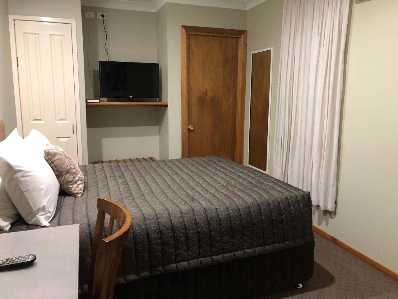 Roydons Motor Inn Tamworth Bagian luar foto