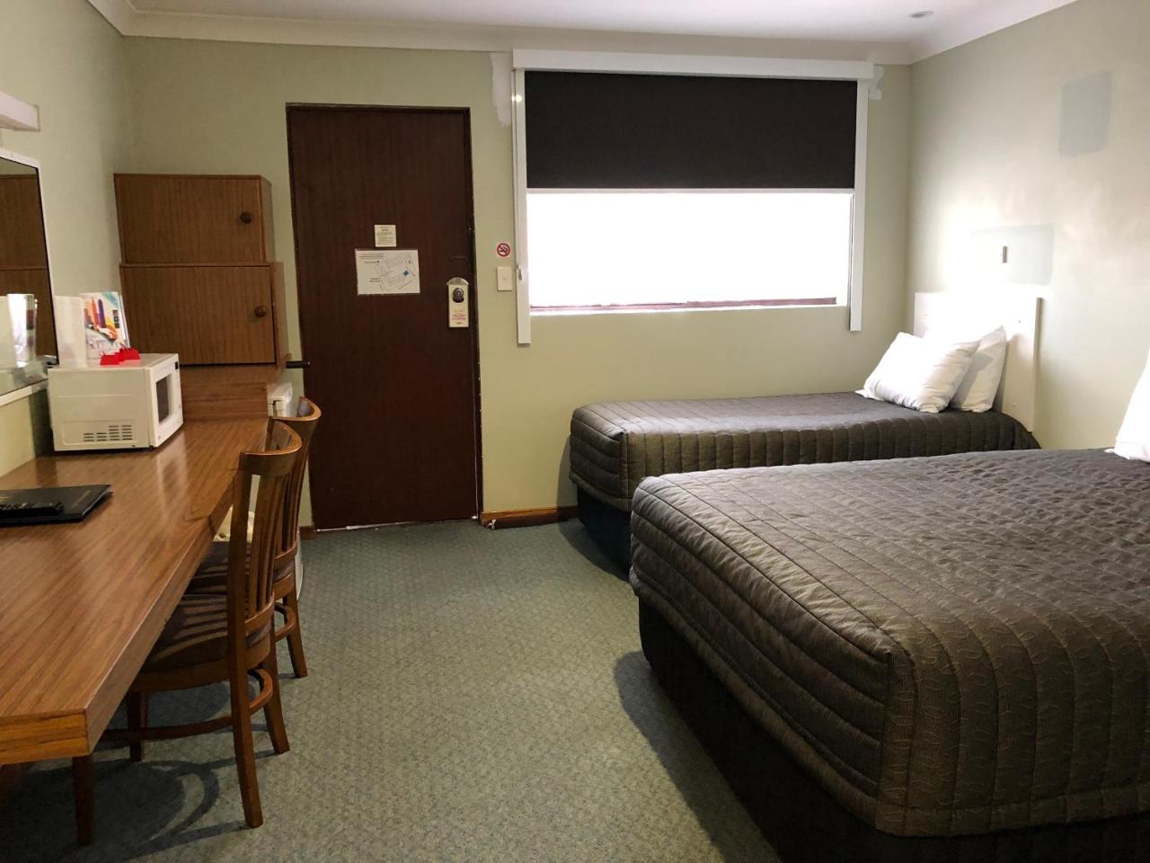Roydons Motor Inn Tamworth Bagian luar foto